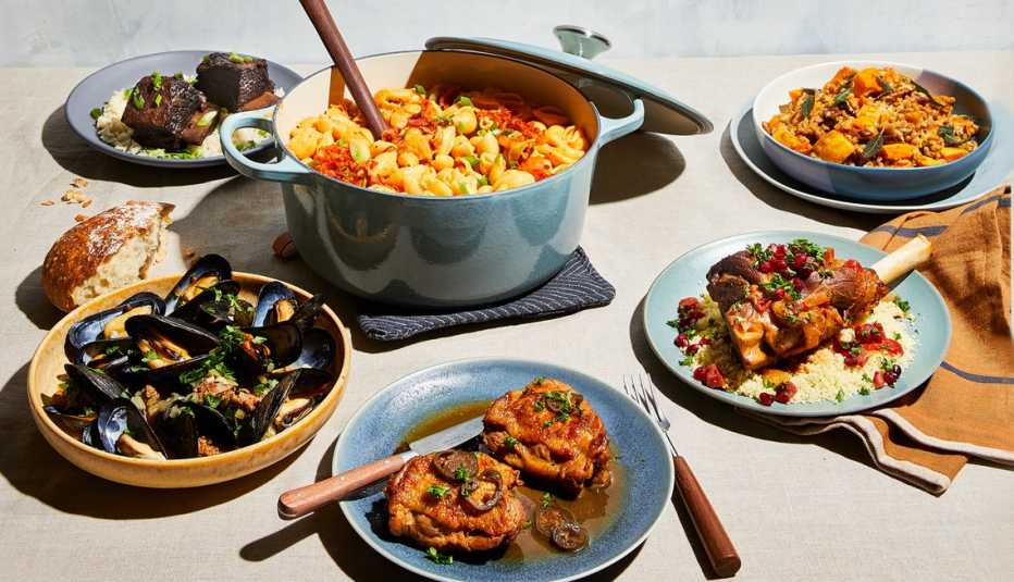 Platos hechos con una olla de hierro fundido