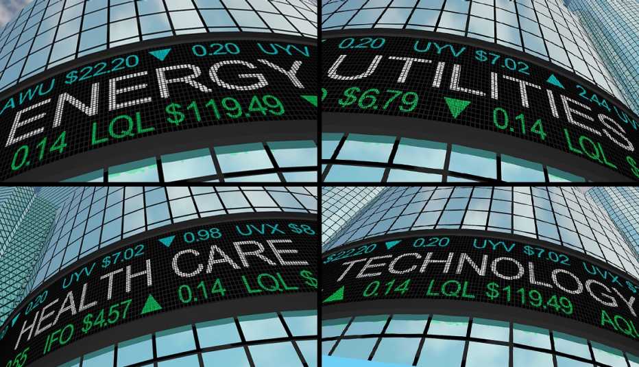 Letreros afuera de un edificio que muestran las cifras del mercado de valores de Wall Street