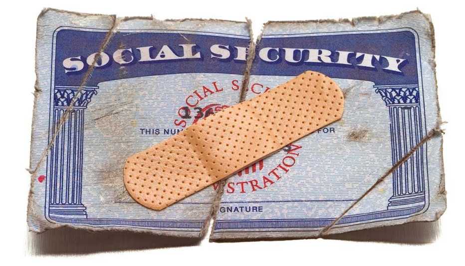 Tarjeta del Seguro Social con una cura encima