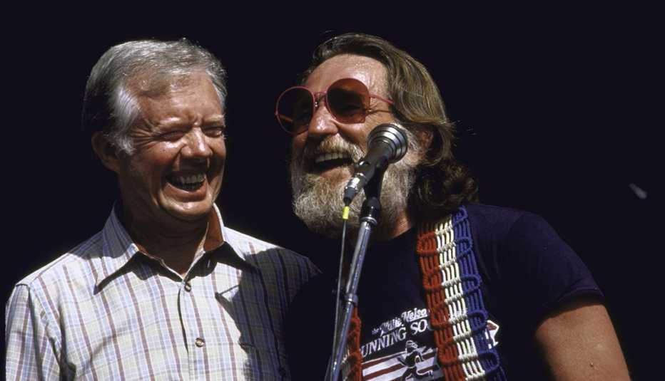 Willie Nelson junto al expresidente Jimmy Carter
