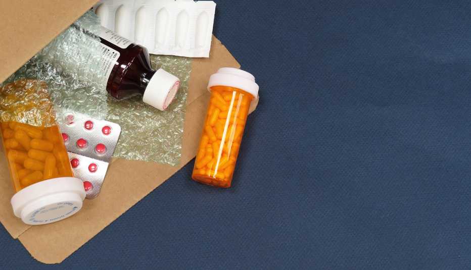 Paquete con medicamentos recetados