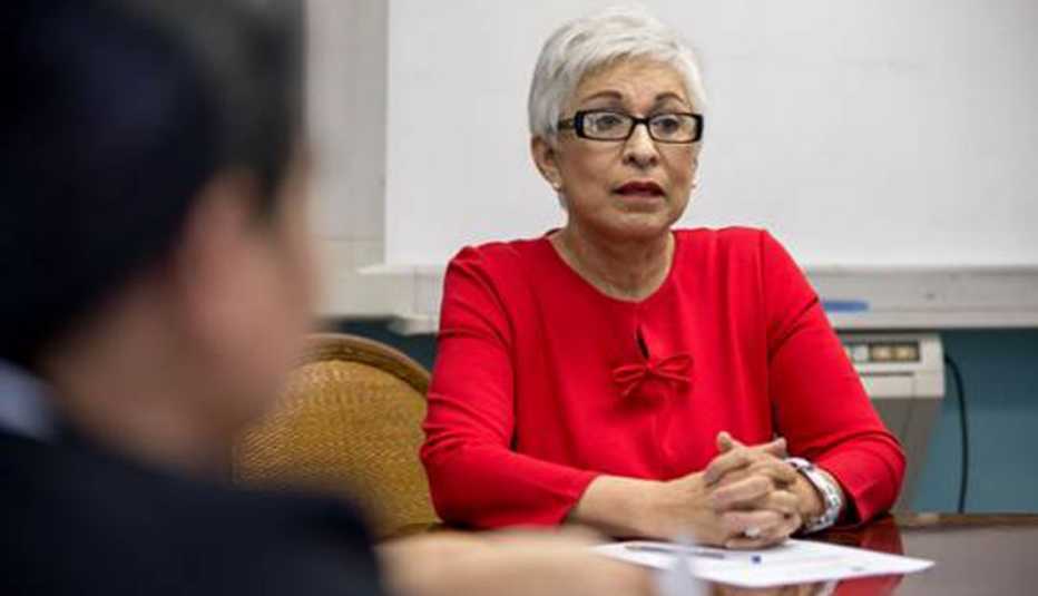 Ysabel Durón en una sala de juntas.