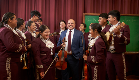 Albert Martinez, de 51 años, el director de mariachi en la Escuela Secundaria Uvalde en Uvalde, Texas