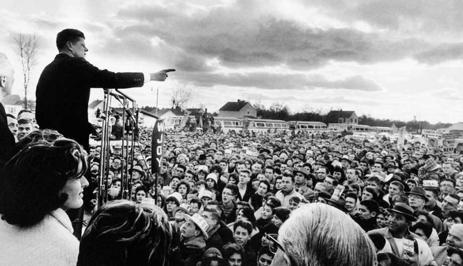 Kennedy hablando ante sus seguidores en un acto de campaña en Vermont