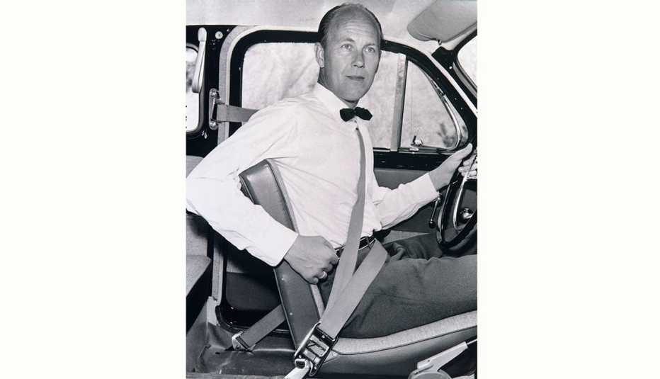 Nils Bohlin, creador del cinturón con el arnés de tres puntos de anclaje