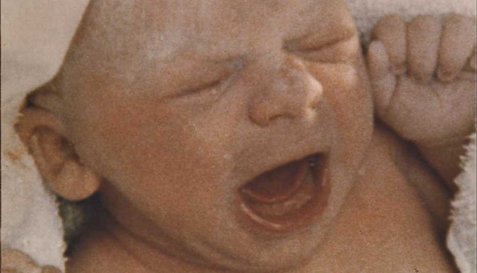 Nace Louise Joy Brown, el primer bebe probeta