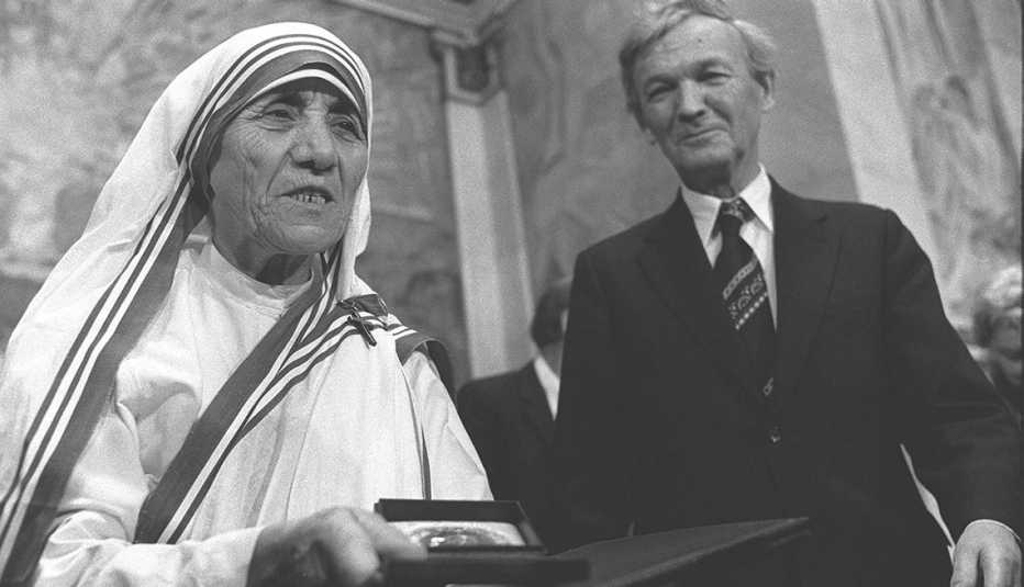 Madre Teresa obtiene el Premio Nobel de la Paz