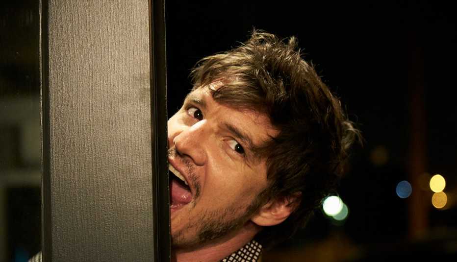 El actor Pedro Pascal posa para la revista Flaunt en el 2016.