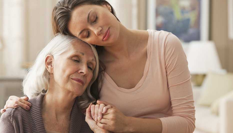 Portrait-of-tender-mother-daughter-moment Portrait-of-tender-mother-daughter-moment