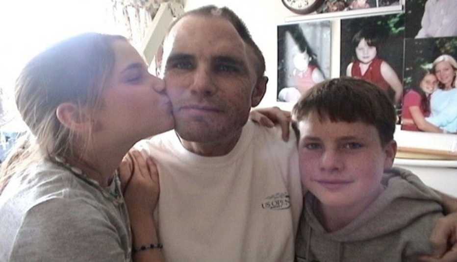 Bob Woodruff junto a sus dos hijos