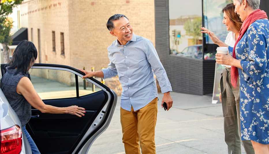 Personas compartiendo un vehículo