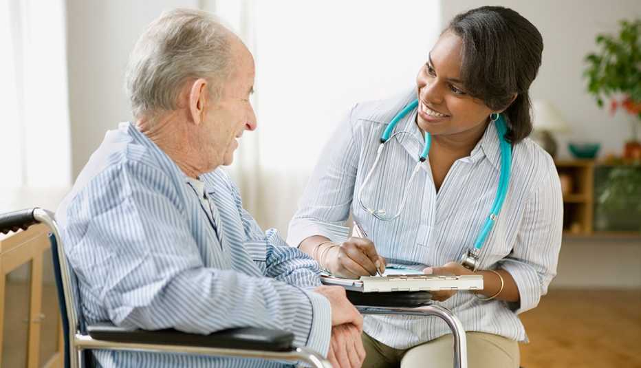 Doctora con paciente