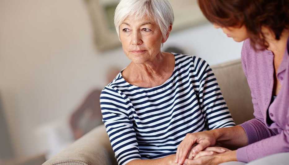 Mujer mirando al horizonte Mujer mirando al horizonte