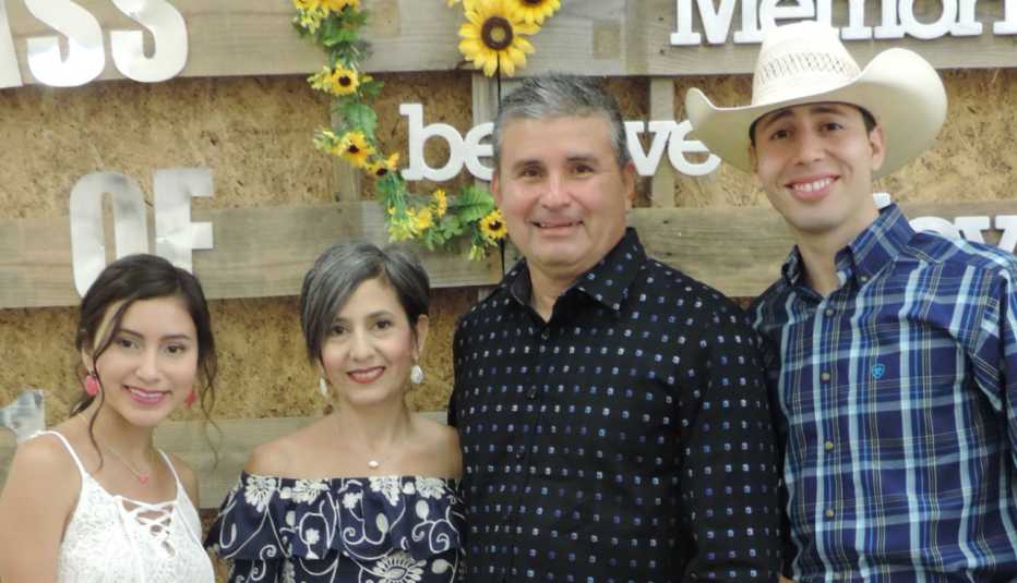 Manny García, su esposa Sally e hijos
