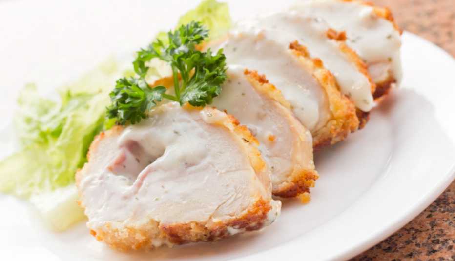Cordon Bleu de pavo con salsa de chiplote