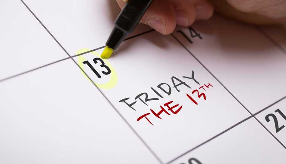 Calendario que muestra el viernes 13
