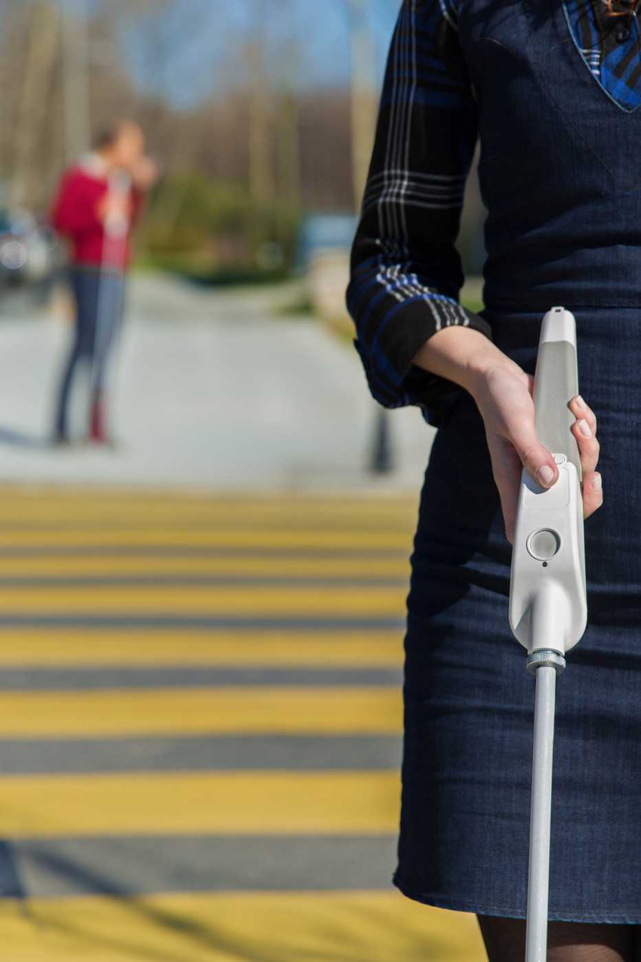 Wewalk cane, un dispositivo de asistencia para personas ciegas y con baja visión