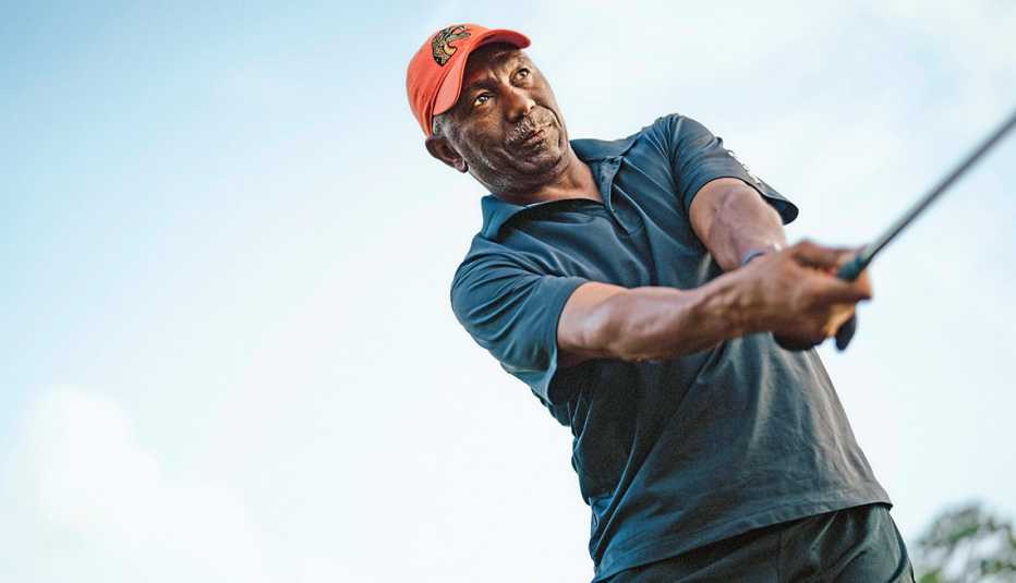 Charles Griggs jugando al golf