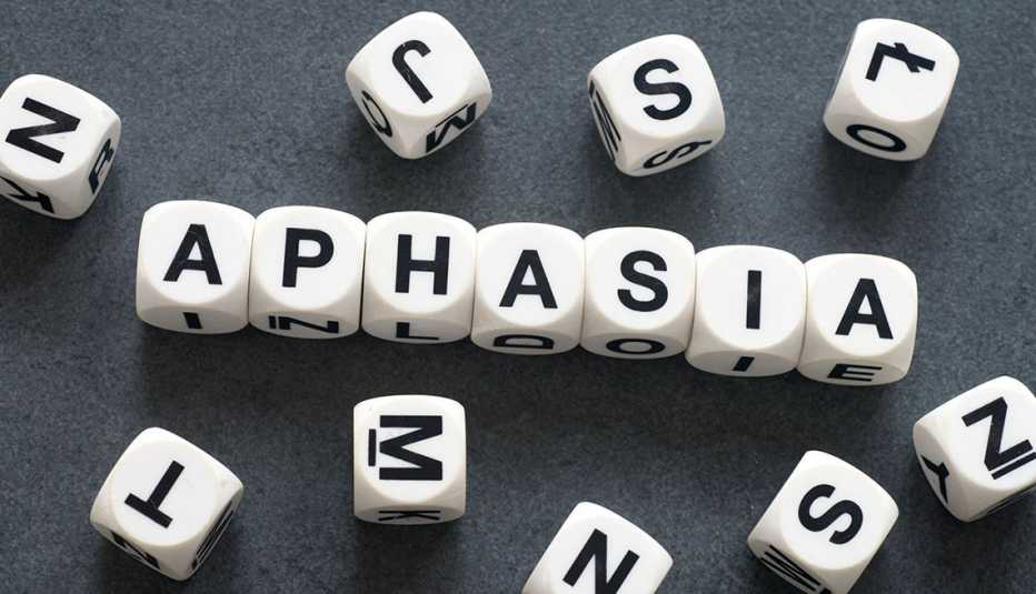 Cubos con letras que forman la palabra aphasia