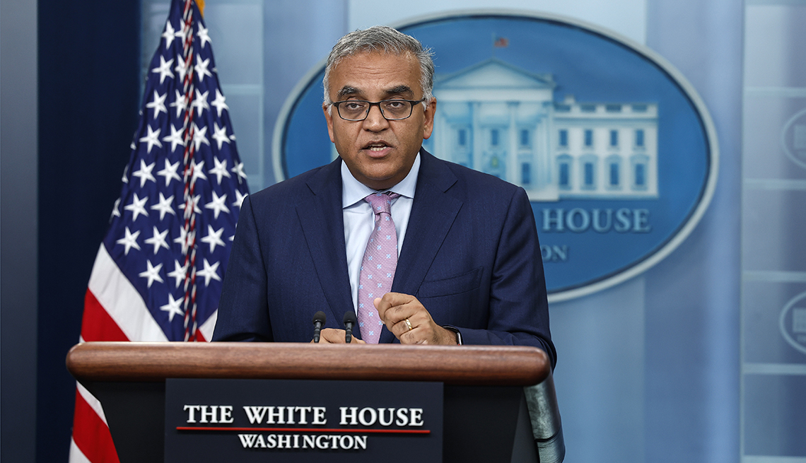 Dr. Ashish Jha durante una conferencia de prensa en la Casa Blanca