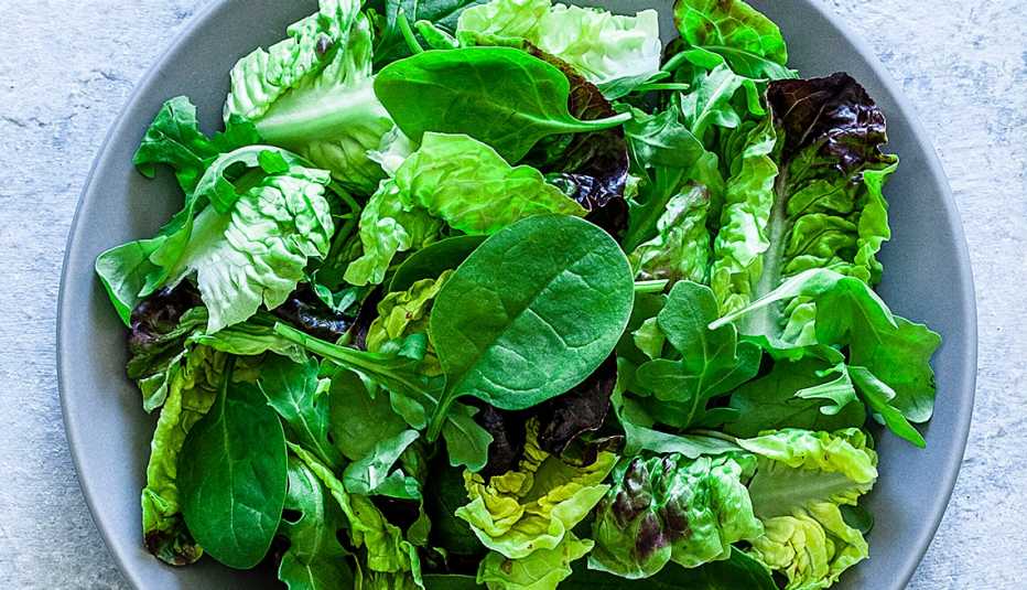 Ensalada fresca en un plato