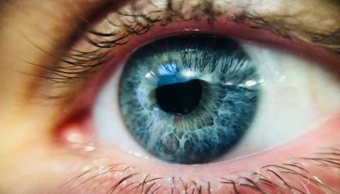 Foto cercana de un ojo