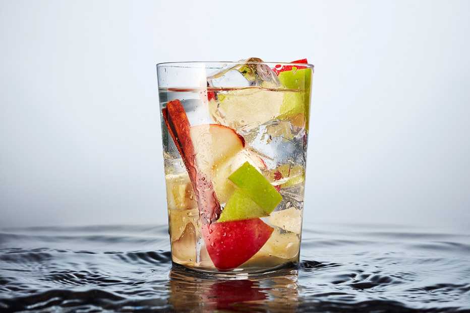 Agua con manzana y canela Agua con manzana y canela