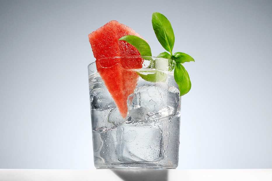 Agua con sandía y albahaca