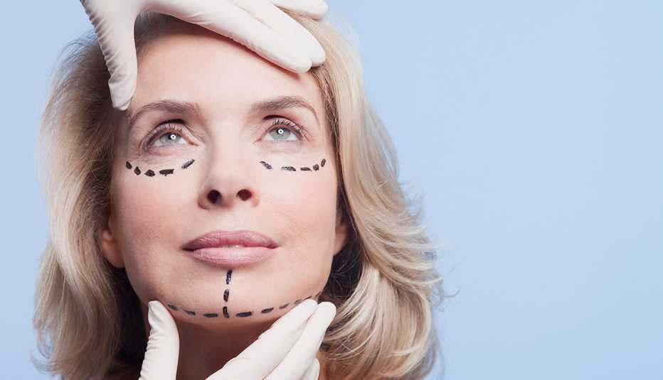 Mujer lista para una cirugía plástica