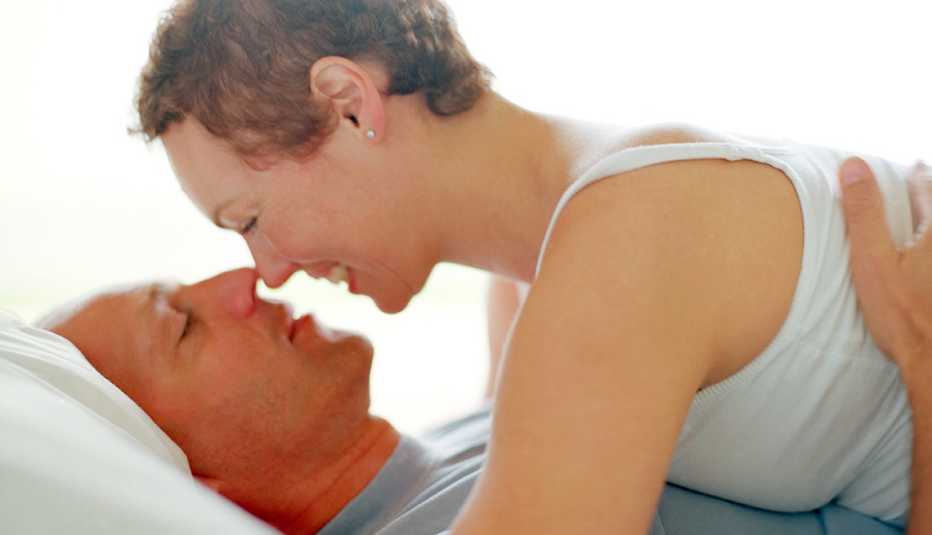 Pareja en la cama 