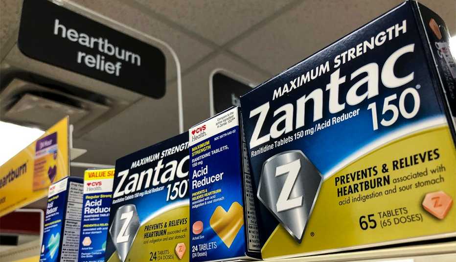 Empaques de Zantac en un estante