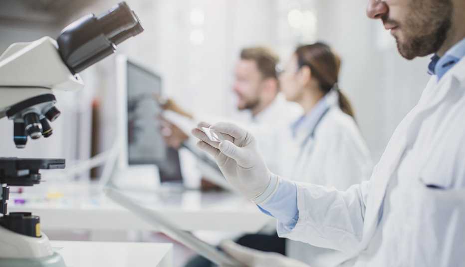 Empleados en un laboratorio