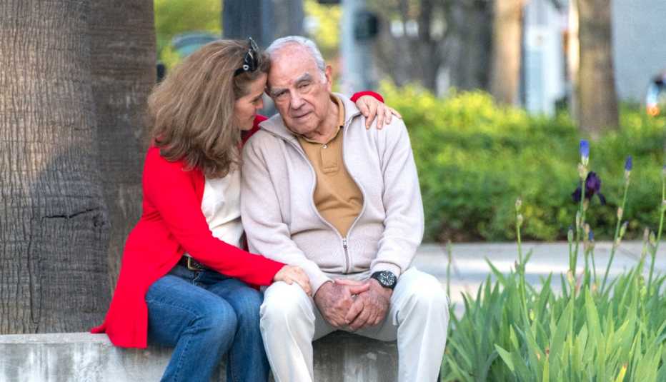 Pareja abrazado