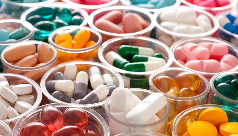 Frascos con diferentes pastillas