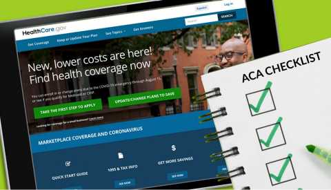 Tableta que muestra el sitio web healthcare.gov y una lista de verificación Tableta que muestra el sitio web healthcare.gov y una lista de verificación