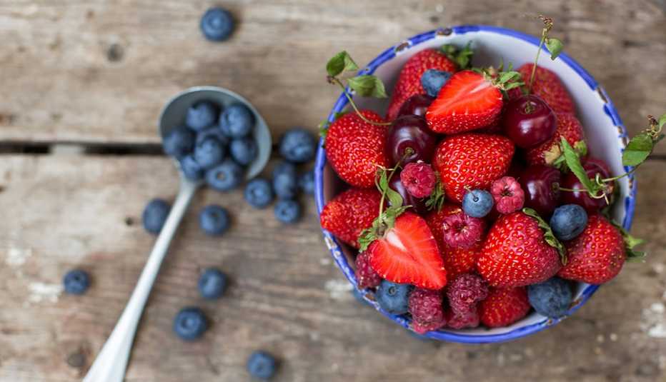 Moras azules y fresas