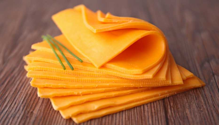 Rebanadas de queso cheddar