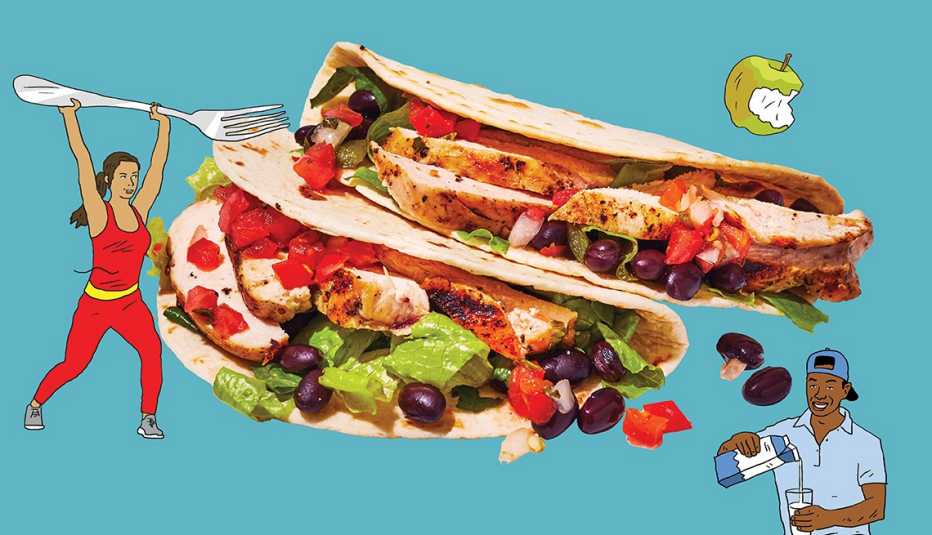  Tacos de pollo y frijoles negros rodeados de gente