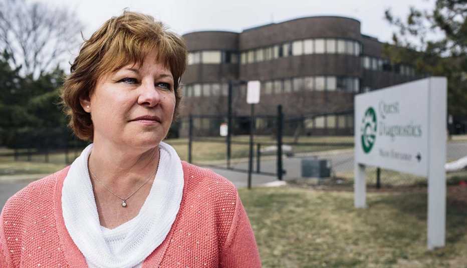 Theresa Siebert vació su cuenta de retiro para pagar lo que debía
