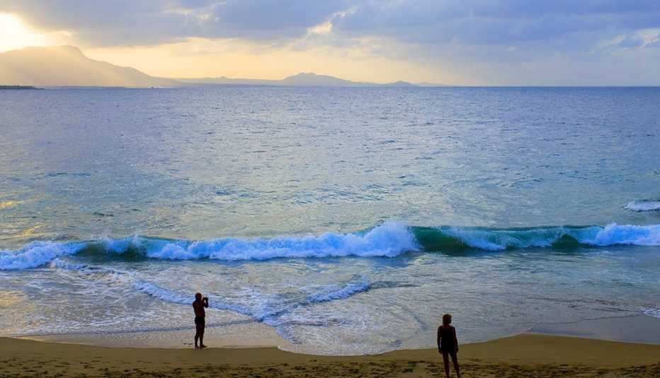 Dos personas en Playa Dorada, República Dominicana