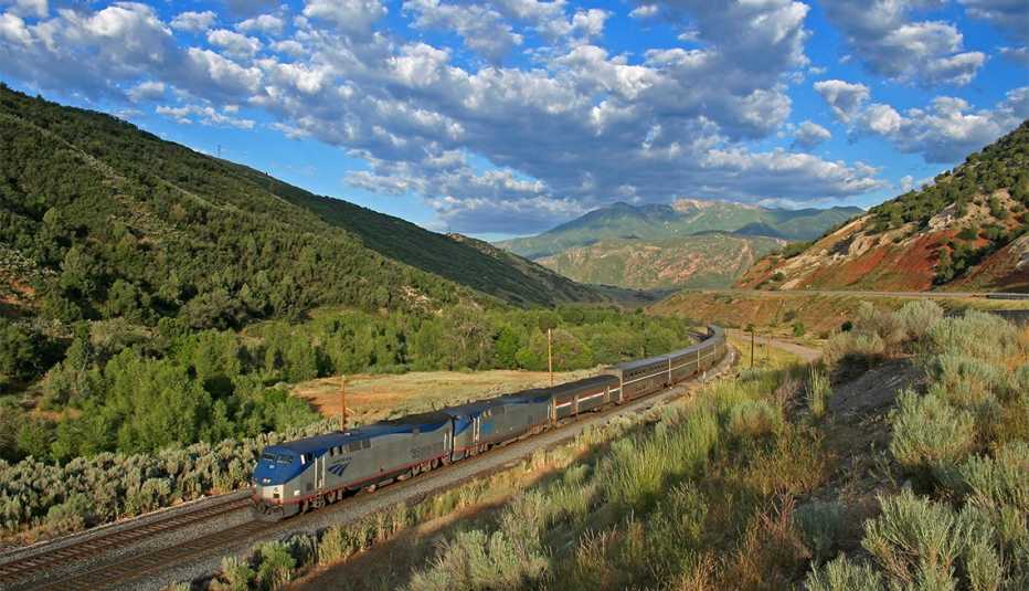 Vista aérea del tren Amtrak Zephyr Vista aérea del tren Amtrak Zephyr
