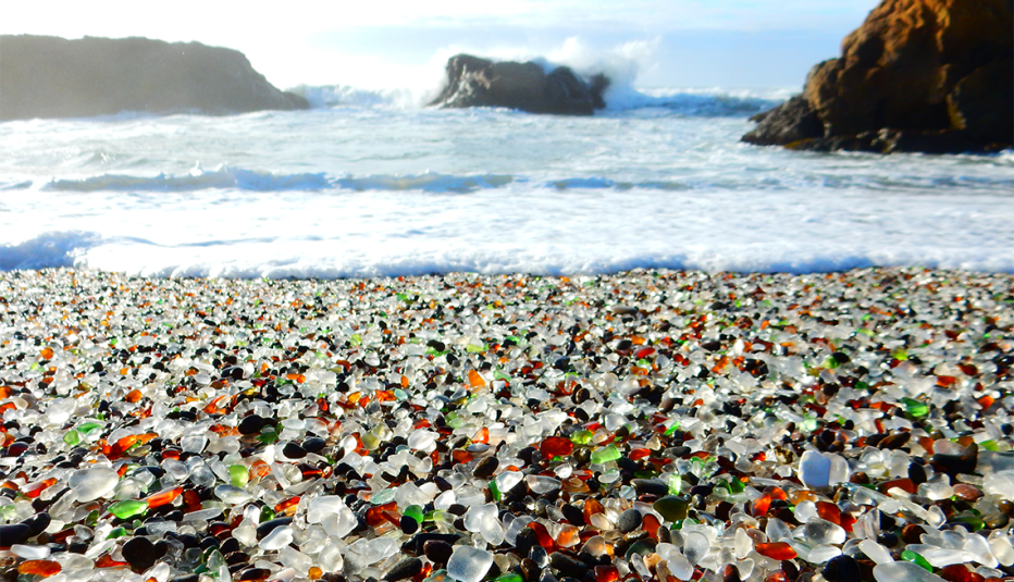 Vidrios marinos en Glass Beach, en Fort Bragg, California
