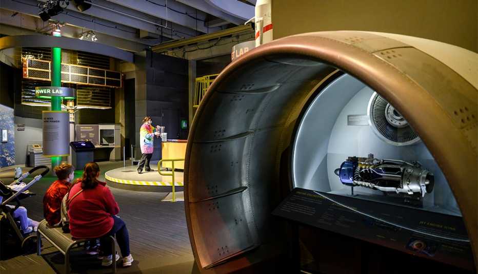 interior del Great Lakes Science Center en Cleveland, Ohio