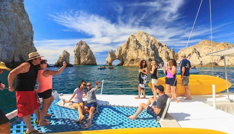 Adultos en viaje para hacer snorkel Adultos en viaje para hacer snorkel
