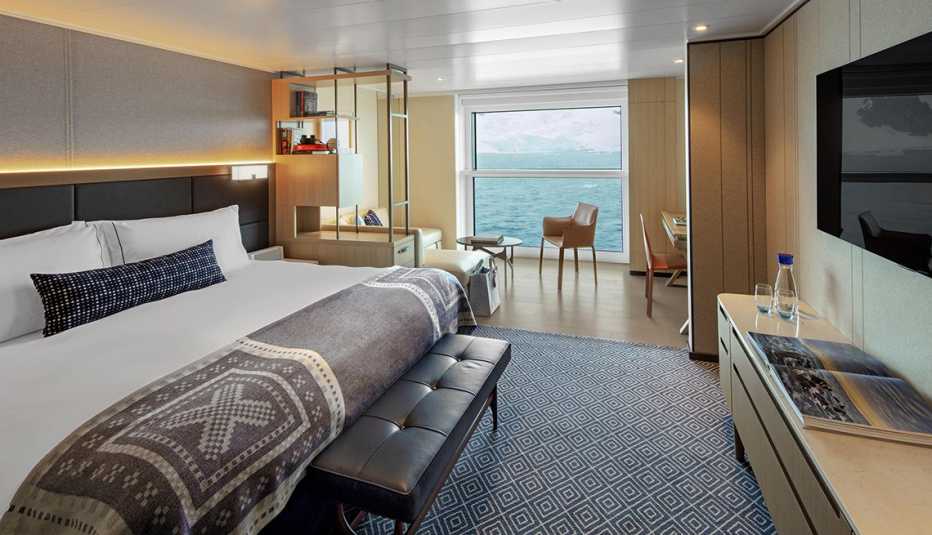Vista de una habitación a bordo de un crucero que navega en la Antártida