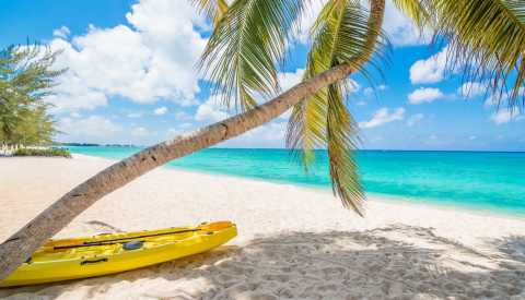 Kayak en la playa Kayak en la playa