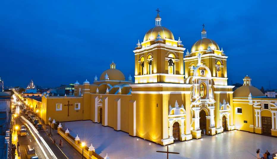 Trujillo, Captivating Peru: Inca Trails, Beaches and Gastronomy