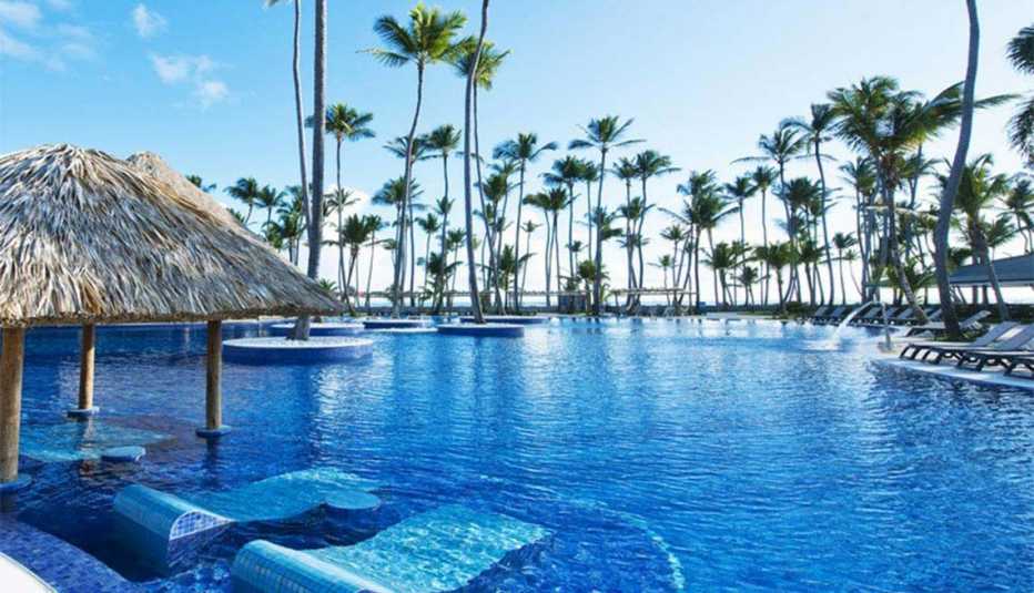 Una de las piscinas del hotel Barceló Bávaro Beach