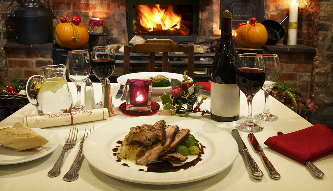 Table-laid-for-dinner, 152831567