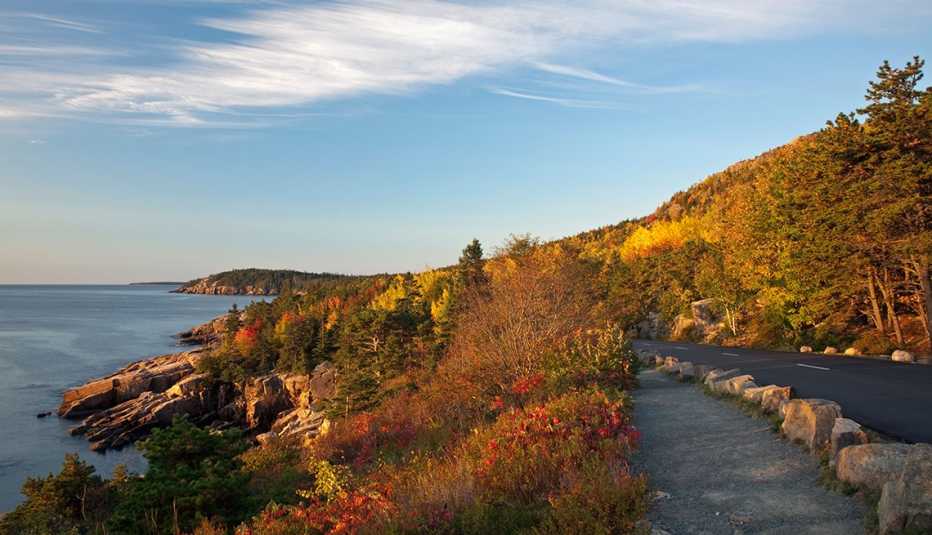 Vista de la costa en el Parque Nacional Acadia, Maine, Estados Unidos.